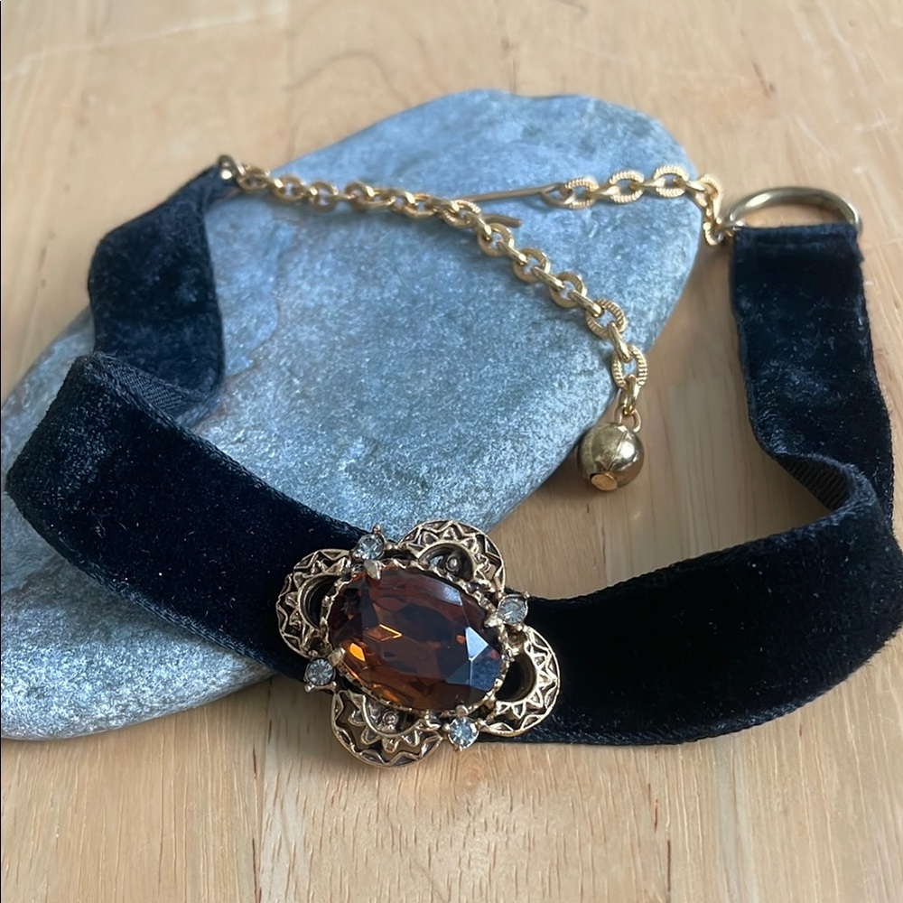 vintage black velvet florenza choker necklace with Faux Amber